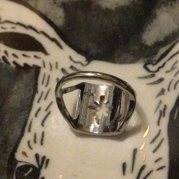 NEW Starburst Cut Out Signet Ring - Picture 7 of 8